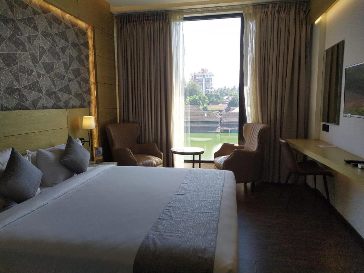 Mothimahal Residency Thrissur Hotel Bagian luar foto