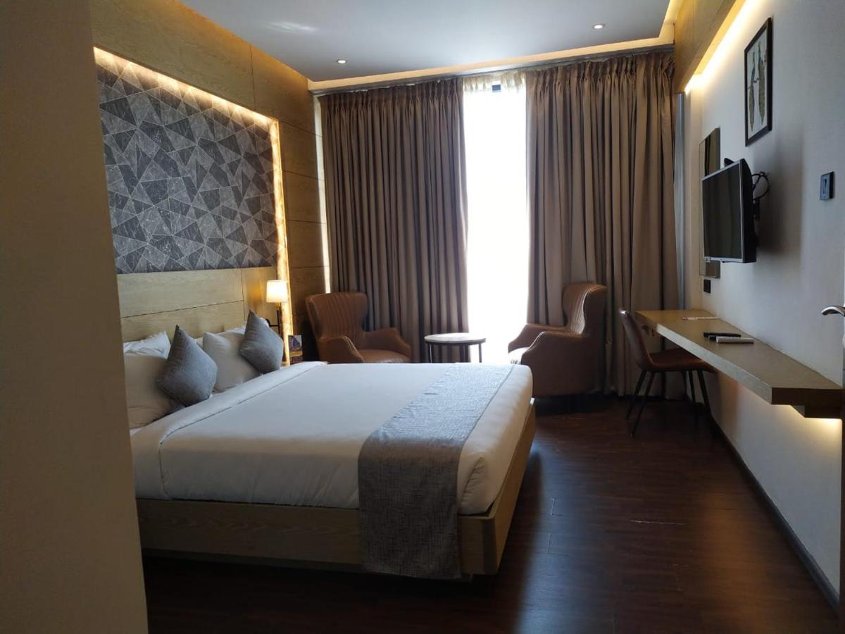 Mothimahal Residency Thrissur Hotel Bagian luar foto